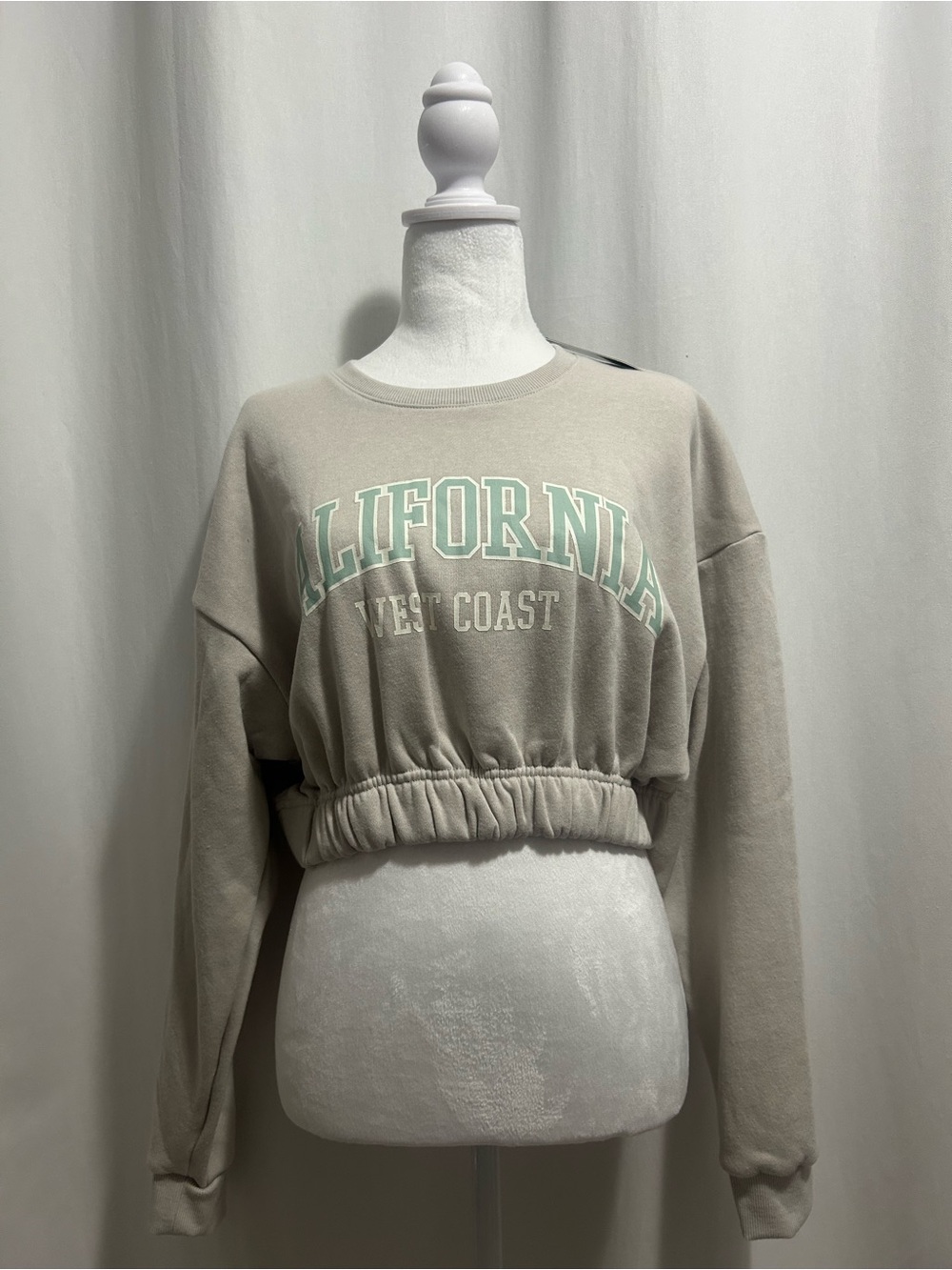 Forever 21 Beige Cropped 'California West Coast' Sweatshirt